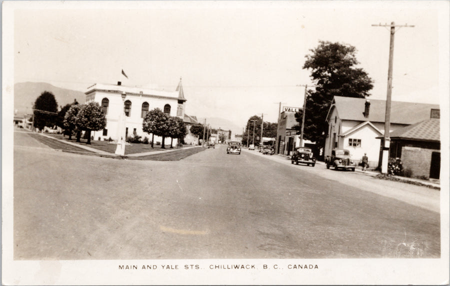 Chilliwack BC Main & Yale Streets City Hall Fraser Valley British Columbia RPPC Postcard SP14