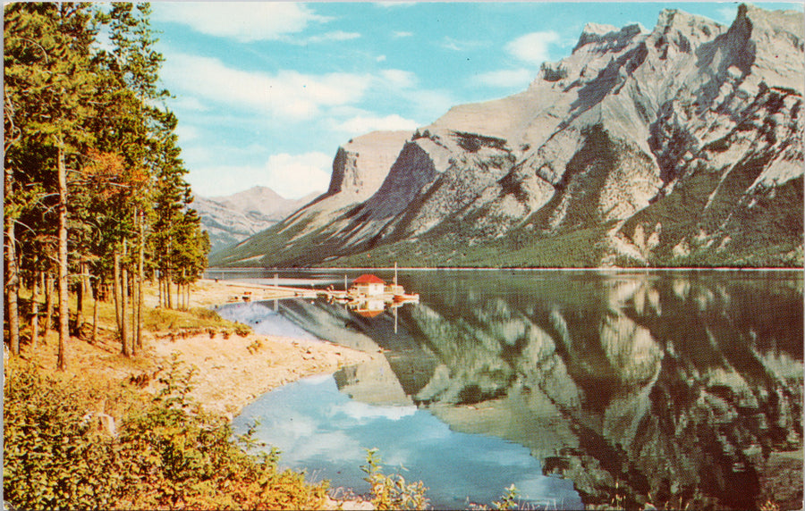 Lake Minnewanka Banff Alberta AB Unused Vintage Postcard