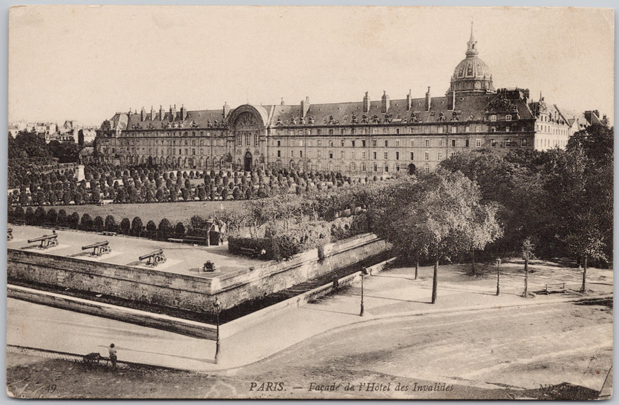 France Paris Facade de l'Hotel des Invalides Postcard