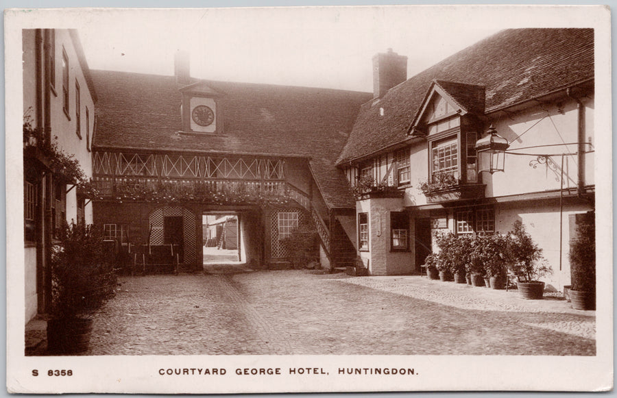 George Hotel Courtyard Huntingdon  Postcard
