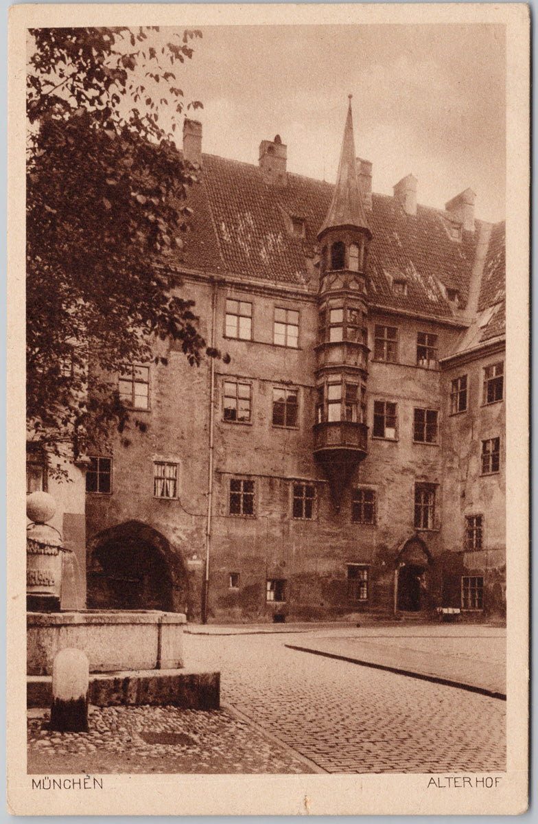 Vintage photograph of a building with decorative windows and a street in front, labeled 'München' and 'Alter Hof'.