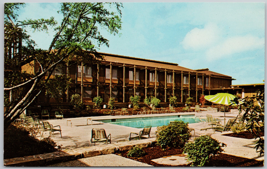 Doubletree Inn Seattle Postcard 