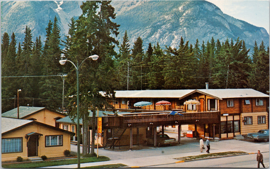 Kenric Motel Banff Alberta AB c1971 Postcard S3