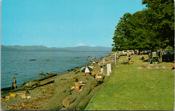 Qualicum BC Vancouver Island People at Beach Unused Postcard S3