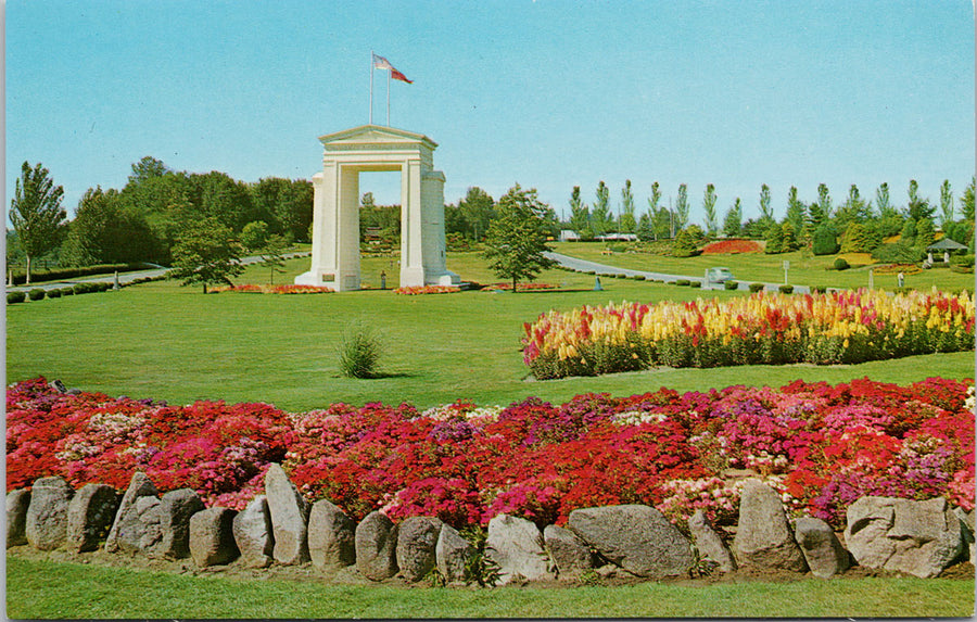 Peace Arch Douglas BC Blaine WA 